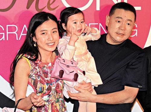 「醉爱聊汽车」他有钱任性，一条裤子26万，名下保姆车很拉风，车牌含义人人懂