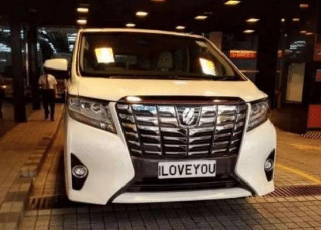 「醉爱聊汽车」他有钱任性，一条裤子26万，名下保姆车很拉风，车牌含义人人懂