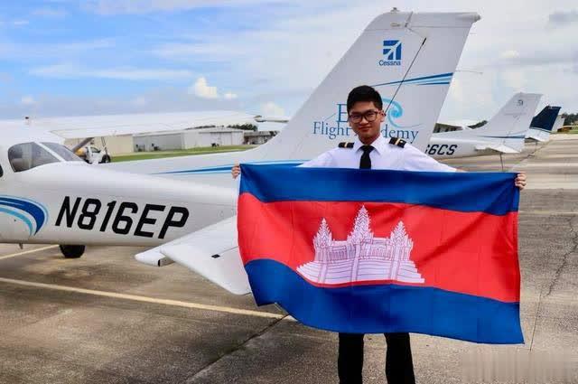 柬埔寨机长：年仅19岁，要为国家而飞