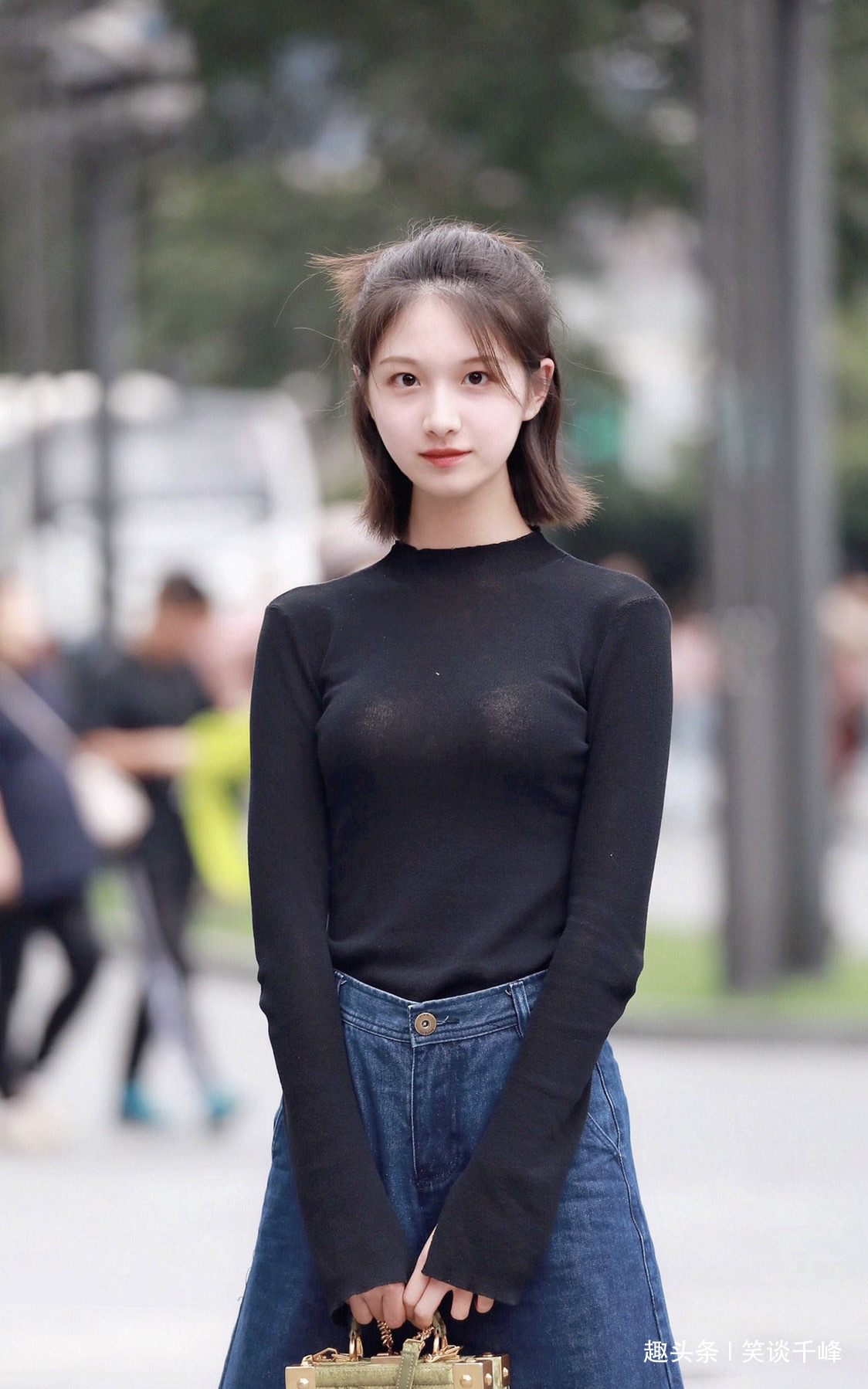 「笑谈千峰」宽容他人才是最好的善待自己的方式。