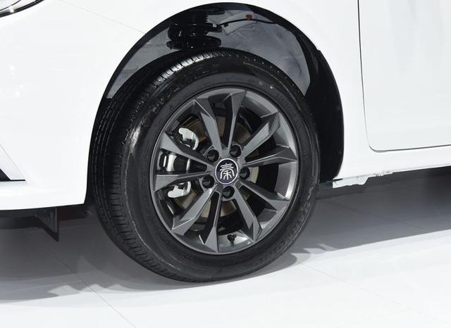 车里恩特儿@这款车未上市就火，不到7万，尾部像桑塔纳三千