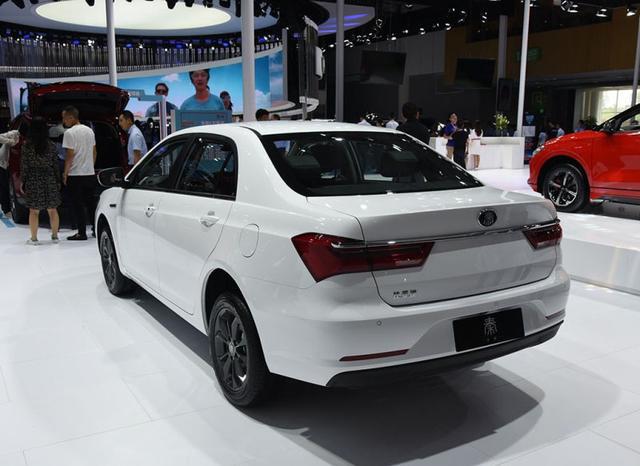 车里恩特儿@这款车未上市就火，不到7万，尾部像桑塔纳三千