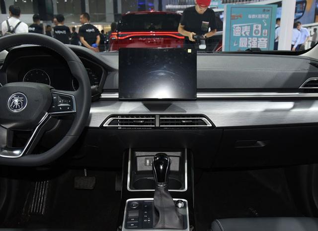 车里恩特儿@这款车未上市就火，不到7万，尾部像桑塔纳三千