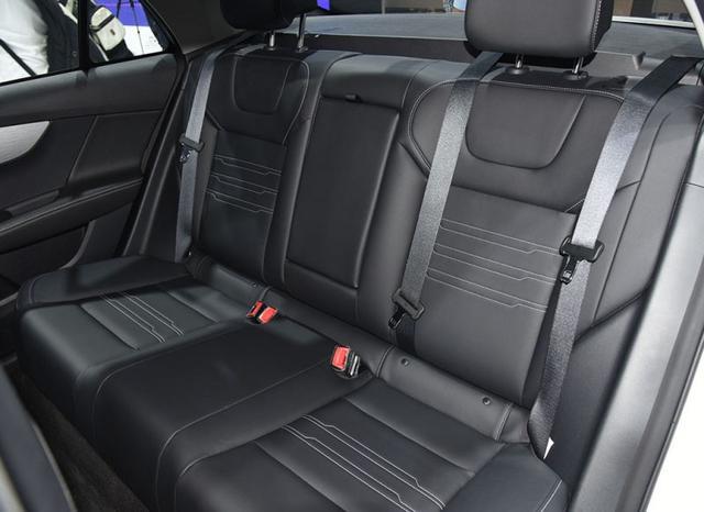 车里恩特儿@这款车未上市就火，不到7万，尾部像桑塔纳三千