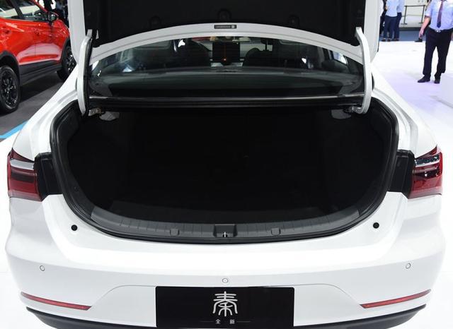 车里恩特儿@这款车未上市就火，不到7万，尾部像桑塔纳三千