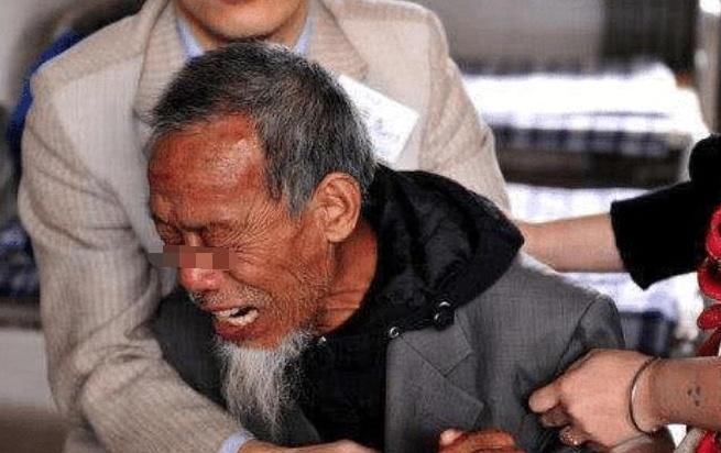 「奶爸聊欢迎」女儿结婚五年，始终不见回来，父亲坐车看去望，一下火车泪崩