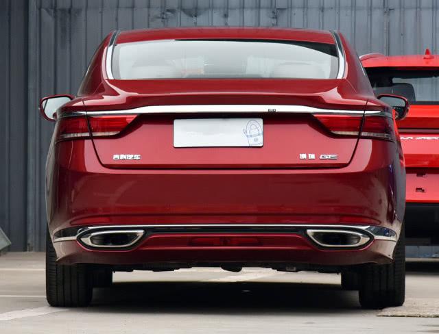 「车无涯」最美国产B级车来了，比奥迪A7还上档次，油耗吊打摩托车