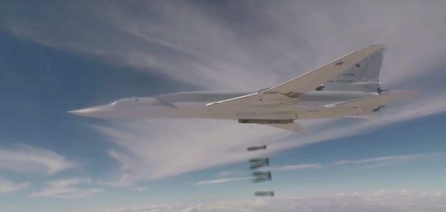 俄罗斯空军主力轰炸机，体积最大“白天鹅”，服役50年的“逆火”