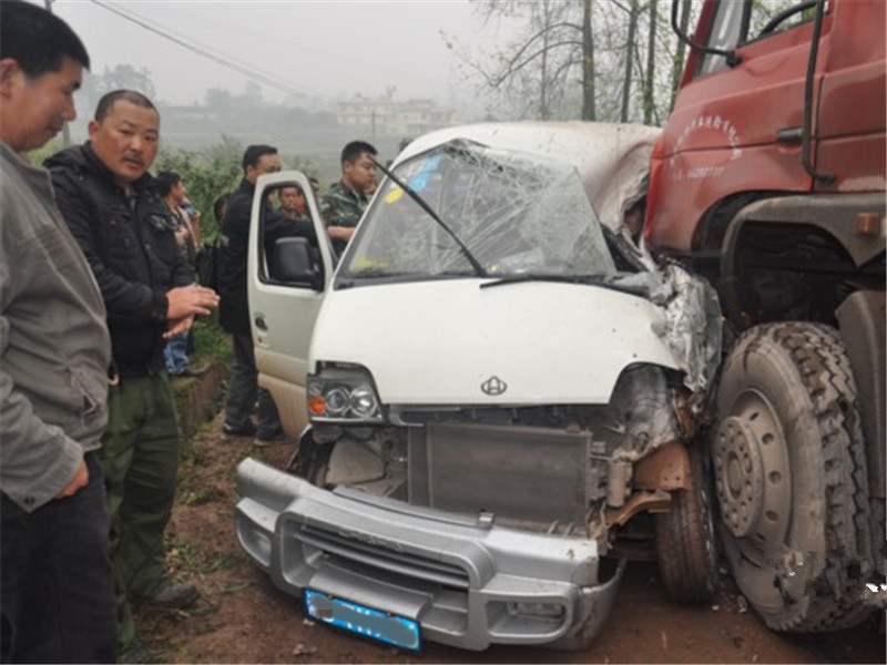 [开着夏利的车]开车带驾照就万事大吉？交警：别掉以轻心，这3种情况也算无证驾