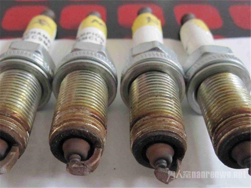 ZAKER网@汽车保养 3 个零件至关重要 别只换汽油 否则爱车毛病多