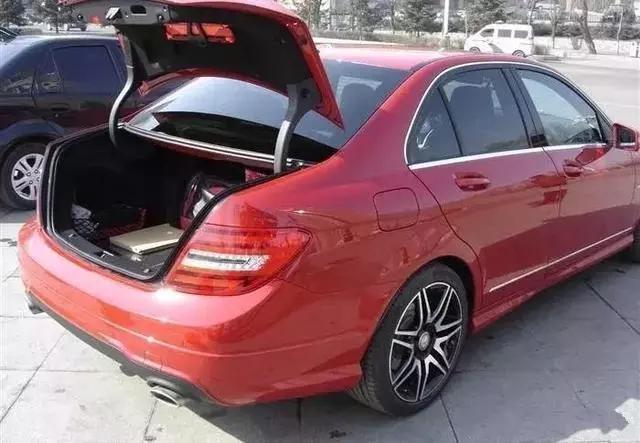 「玩车技巧」车主注意，汽车后备箱坚决不要放这3样东西，否则很容易发生意外