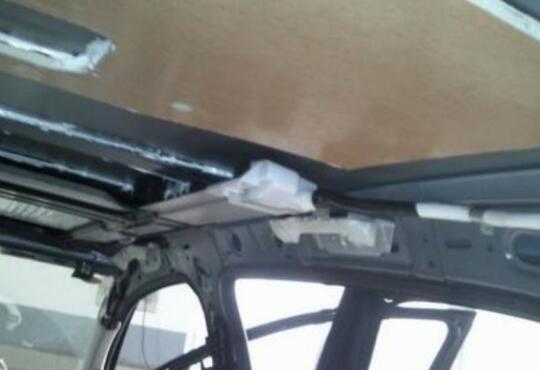 【自主汽车网】买车带天窗和没天窗差距多大？老司机直言：秋天到了你就知道了