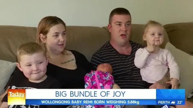 澳洲惊现6公斤女婴，网友惊呼：分明就是个相扑手！