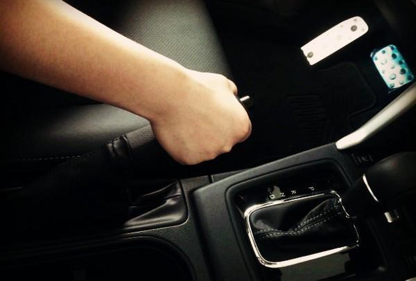 【盐山发布】刹车失灵怎么办？不用慌张，你的车上至少有两套备用刹车