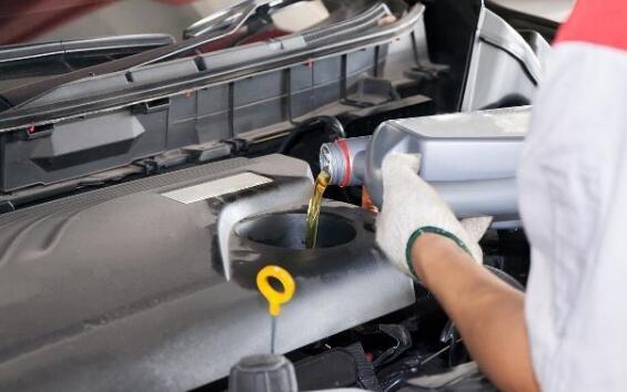 自主汽车网■汽车保养该不该去4s店，听听老司机怎么说