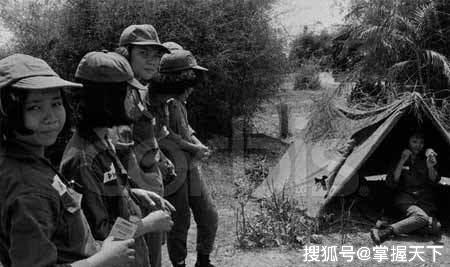 越南战争, ..制作了一条标语, 越南人看后自愿为我们带路