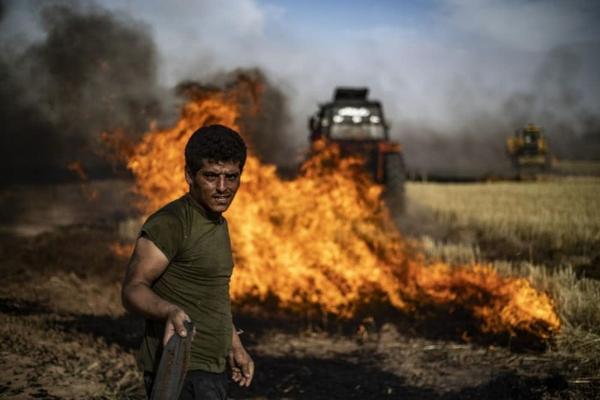 土耳其野心膨胀，兵锋直指叙利亚，库尔德烧油井坚壁清野