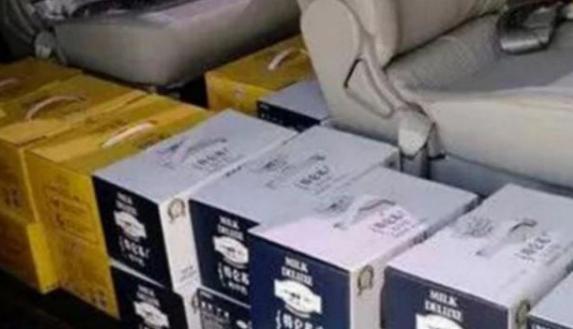 「藏车坊」汽车后备箱放牛奶被罚？车主：自己钱买的车，几箱牛奶也不能放？