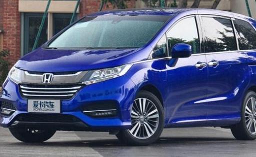 藏车坊：自动挡汽车停车时，要按下面的顺序来，不然会把变速箱毁掉的