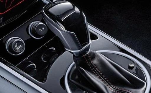 藏车坊：自动挡汽车停车时，要按下面的顺序来，不然会把变速箱毁掉的