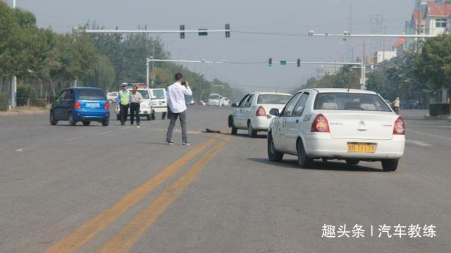 「汽车教练」科三考试通过路口必须要记住的几个要点，照这样做一分都不扣