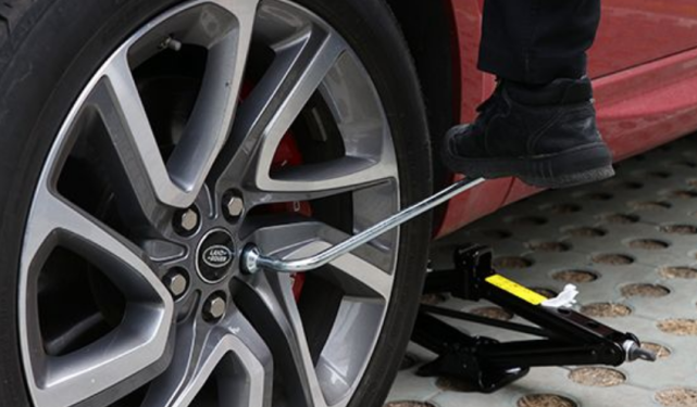 [汽修老王]汽车跑多久得换一次轮胎？维修工：若想不爆胎，就别超过这个数