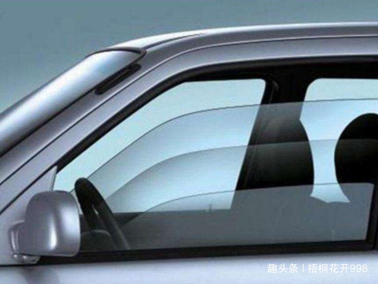 【梧桐花开998】为什么聪明人开车只开一个窗？老司机：新手学着点，都是经验