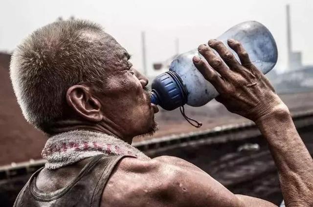 柠檬美文■没有一件工作不辛苦，加油！