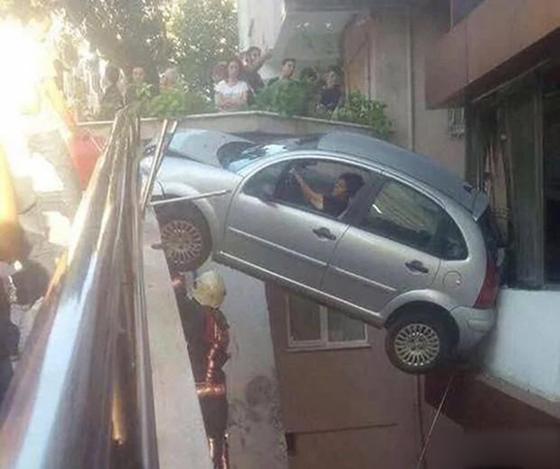 「汽车之家」全球离奇车祸现场集锦，实在让人觉得太意外了！