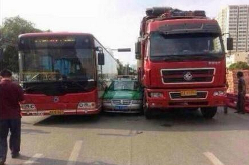 「汽车之家」全球离奇车祸现场集锦，实在让人觉得太意外了！