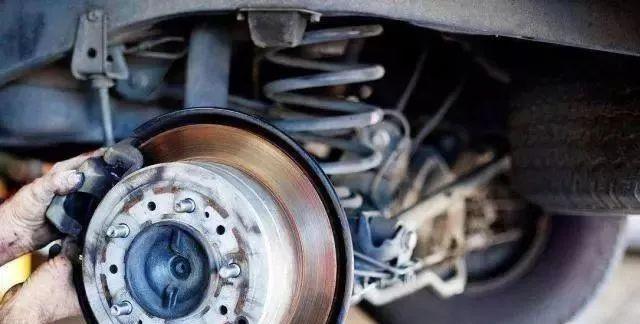 「交通安全APP」高速开车突然听到这5种声音？不用多想！赶快下车检查