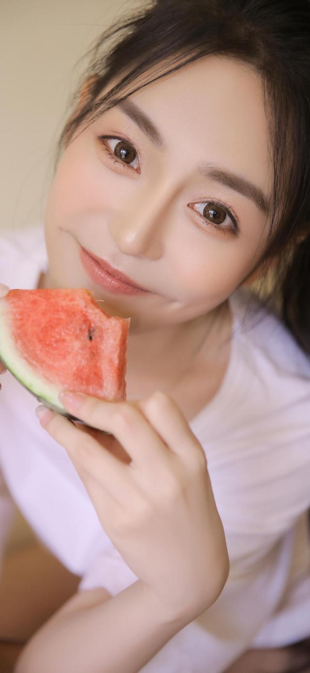 「花点时间看美女」我愿意深深地扎入生活，吮尽生活的骨髓，过得扎实，简单