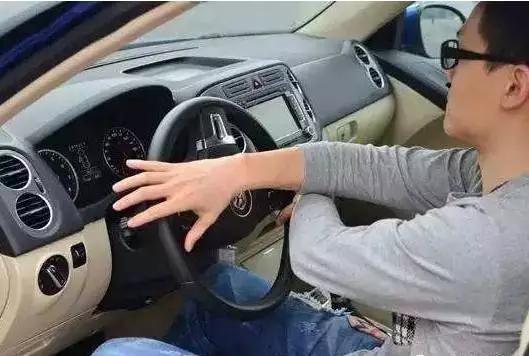 [爆米花的坐骑]车主注意:轮胎上出现这个千万别用手摸