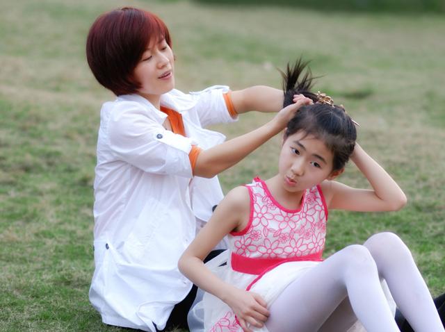 【浅浅情感说】“妈妈，我不饿”，7岁女孩懂事惹人心疼，这样穷养真的对吗？