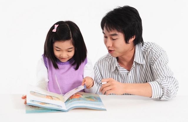 【浅浅情感说】“妈妈，我不饿”，7岁女孩懂事惹人心疼，这样穷养真的对吗？