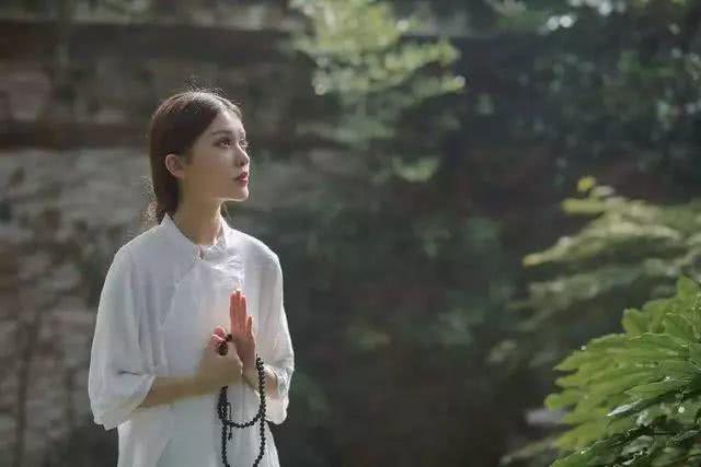 爱读书的百合：从余华的《活着》中，看女人该如何应对男人的薄情，从而掌控人生