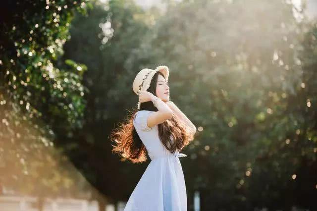 爱读书的百合：从余华的《活着》中，看女人该如何应对男人的薄情，从而掌控人生