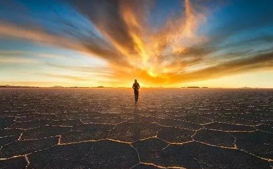 #哲学诗画#穷人与富人的本质区别究竟在哪里？高人给你深度剖析