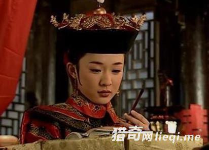 她是清朝最神秘的皇后，因为过度奢华而被废掉
