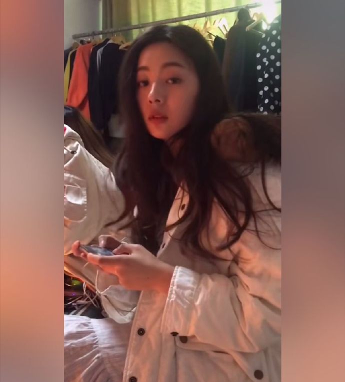 「小双时尚娱乐」自然美才是真正的美，一个人要敢于打破自己既定的生存格局