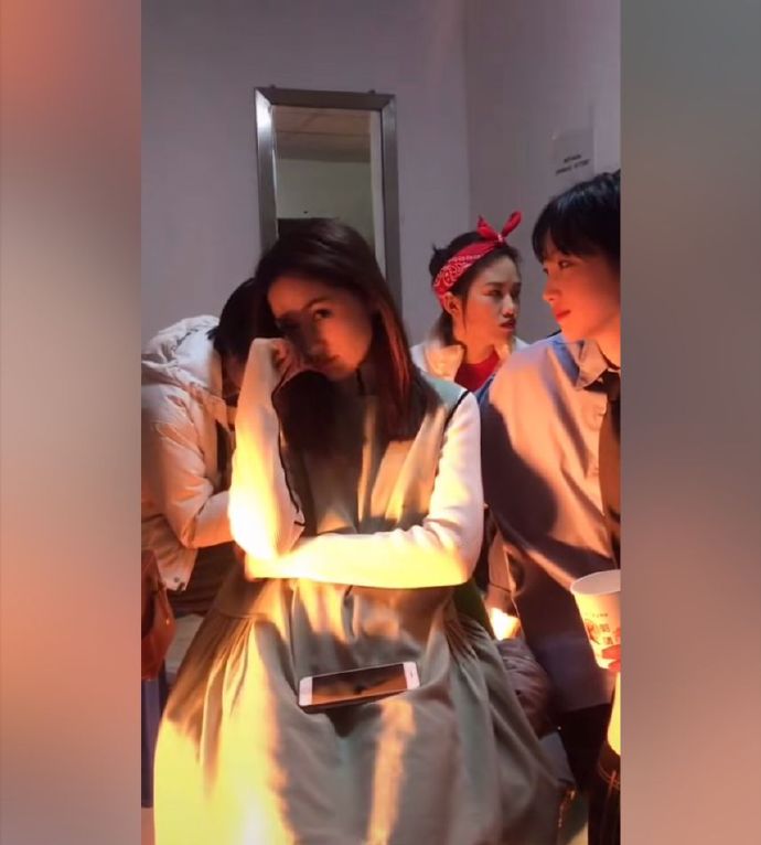 「小双时尚娱乐」自然美才是真正的美，一个人要敢于打破自己既定的生存格局