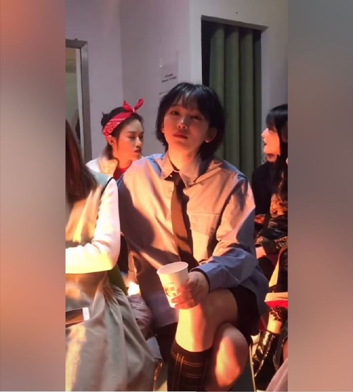 「小双时尚娱乐」自然美才是真正的美，一个人要敢于打破自己既定的生存格局