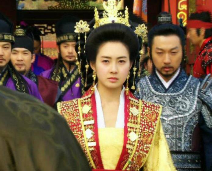 东亚的“女王时代”：男权统治突然衰落，接连出现5位女皇帝