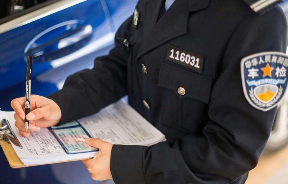 「汽车督察」车别贴罚单先别急着交钱，这三种只是“善意提醒”，撕掉就行