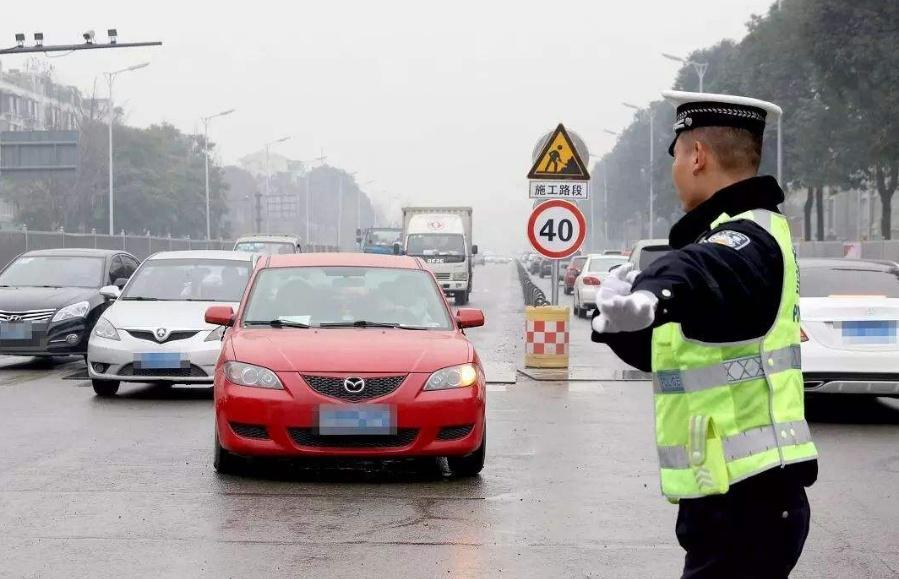 「汽车督察」车别贴罚单先别急着交钱，这三种只是“善意提醒”，撕掉就行