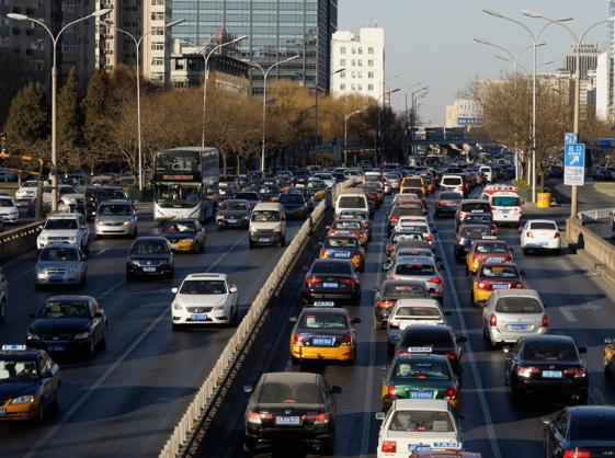 【九零后聊车】11月1日起，又一“限行政策”将正式执行，违者一律扣3分罚100元