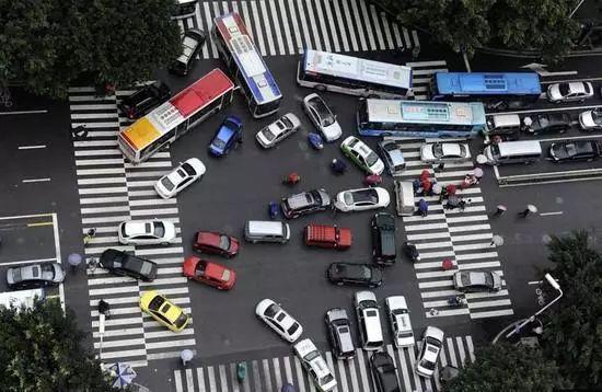 [下车让一下]这7个违章陷阱，司机容易中招，12分不够扣