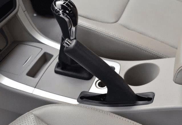 下车让一下■最伤车的三个坏习惯，不到半年新车也报废，不能当儿戏