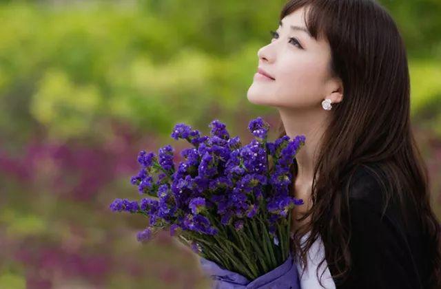 [草莓美文]爱错了人，是一生的苦