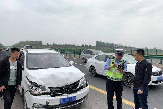 汽车大家说@“高速免费必堵车”状况消失，为啥今年国庆不堵车？老司机这样说